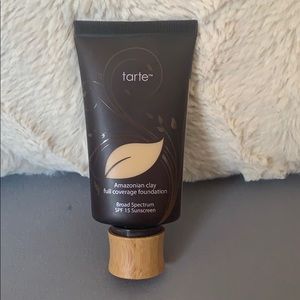 Tarte Amazonian Clay foundation “light golden”